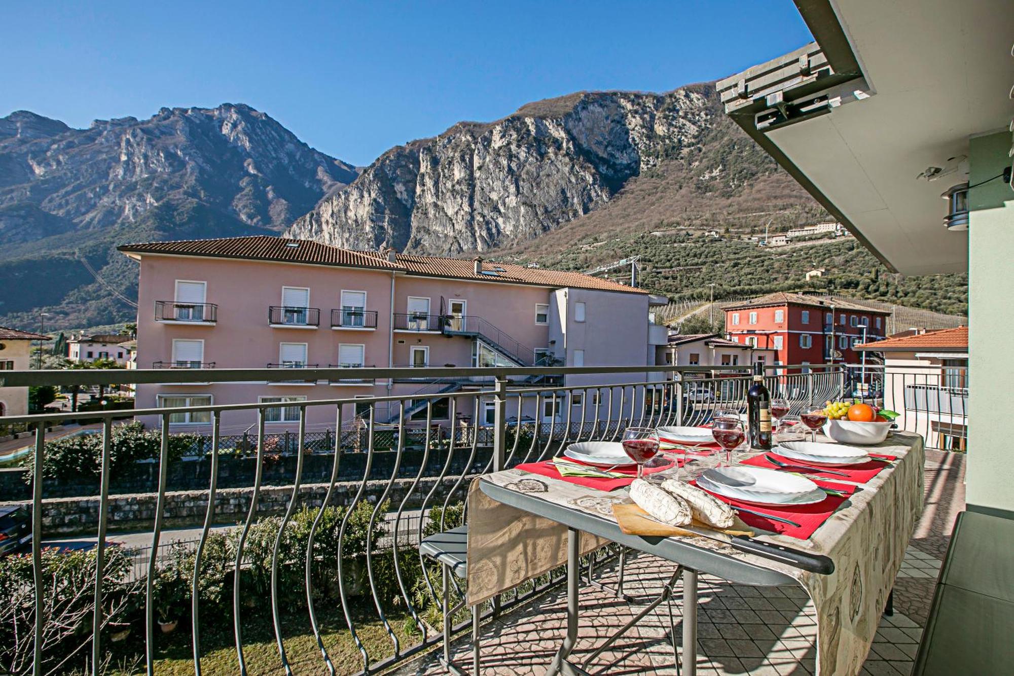 Paulie Apartment - Happy Rentals Riva del Garda Exterior photo